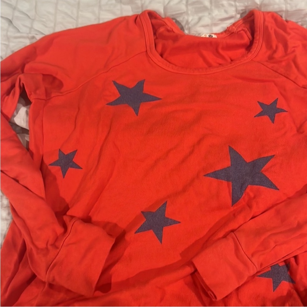 Long sleeve lightweight sweatshirt. Good condition.